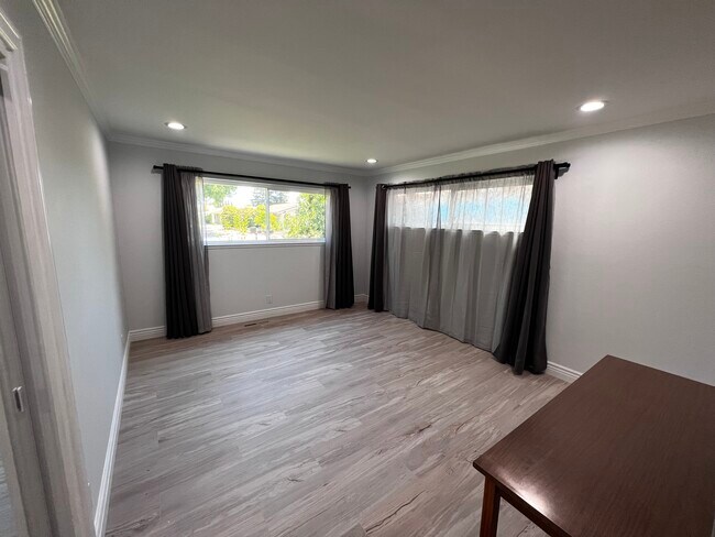 Photo - 3526 Sanford St