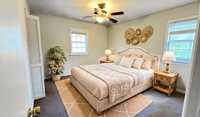 Building Photo - 935 Baxter St Unit 4