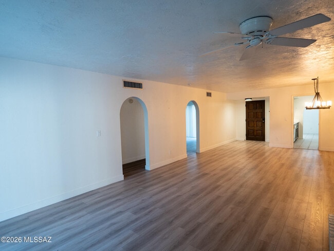 558 N Dodge Blvd