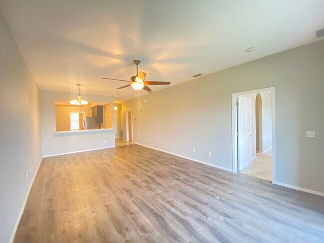Photo - Beautiful 2/2 Condo in North Shore at Lake... Unidad 312