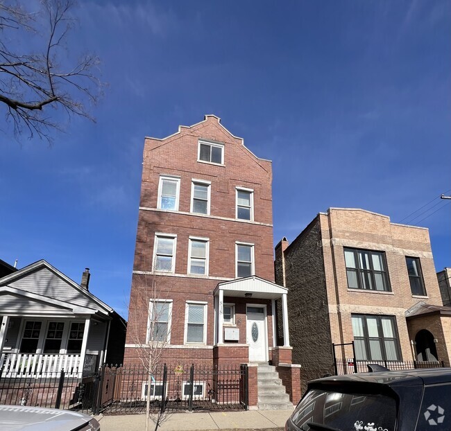 Building Photo - 818 W 33rd Pl Unit Apartment 1st floor