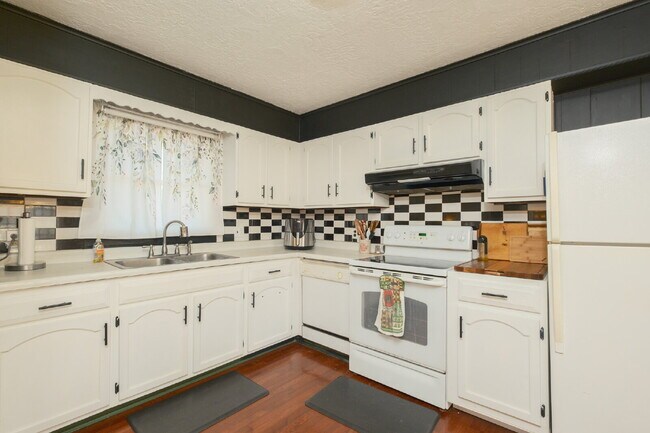 Photo - 104 Cheyenne St