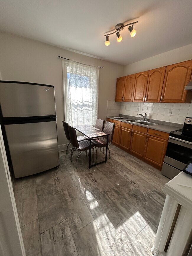 Photo - 239 Queen St S Unit 2