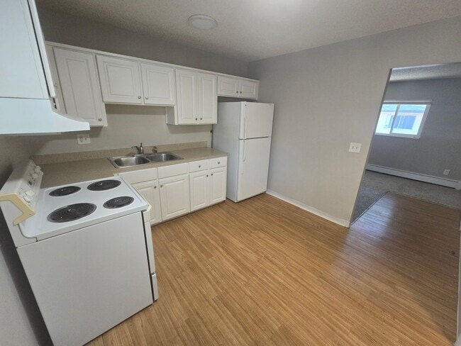 Building Photo - 2915 Sage St Unit 2