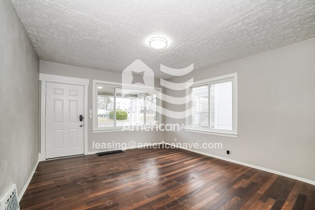 Photo - 1214 E Corrington Ave