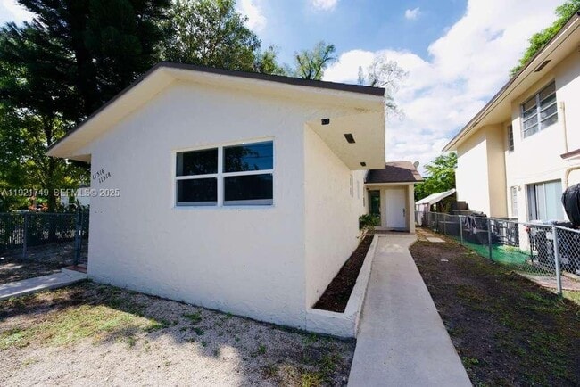 Building Photo - 11316 Peachtree Dr Unit 2