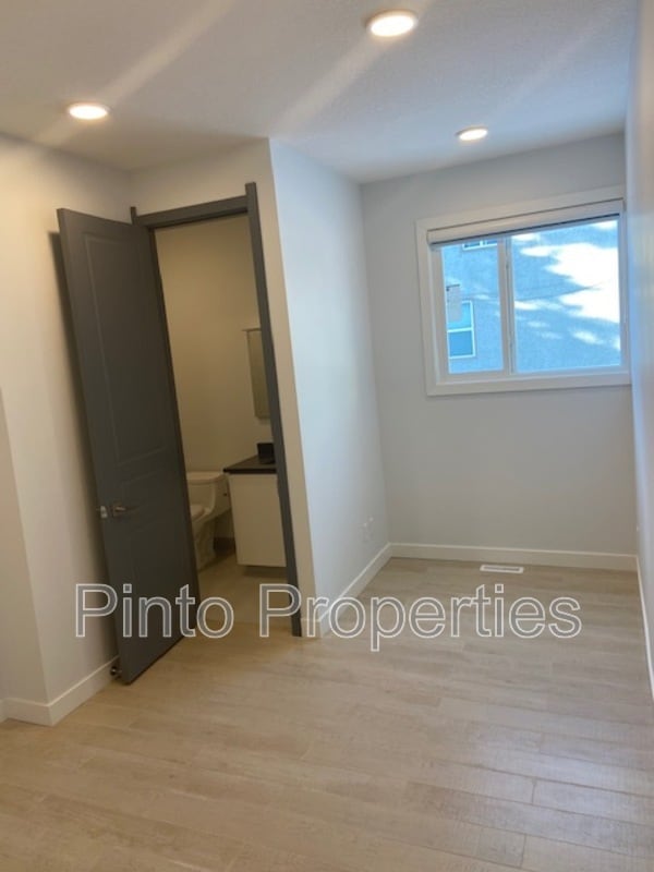 Photo - 10749-10786 86 Ave NW