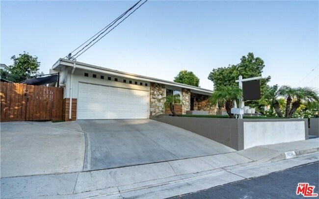 Photo - 5714 El Canon Ave