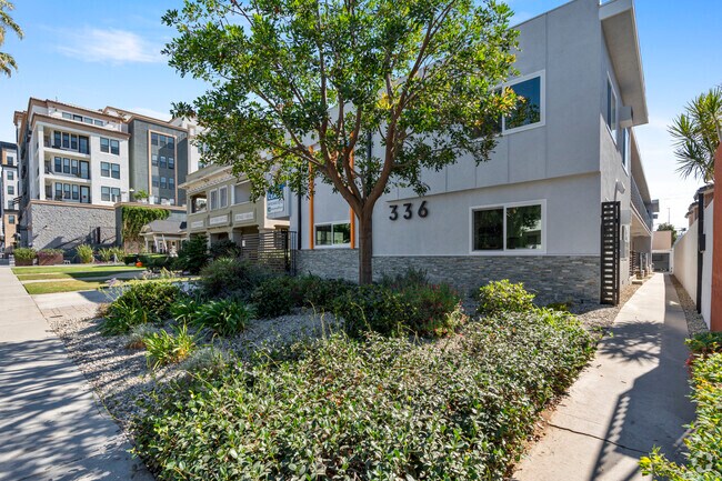 336 W Wilson Ave