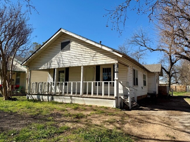Building Photo - 3 Bedroom and 1 Bathroom Home in Shawnee for rent