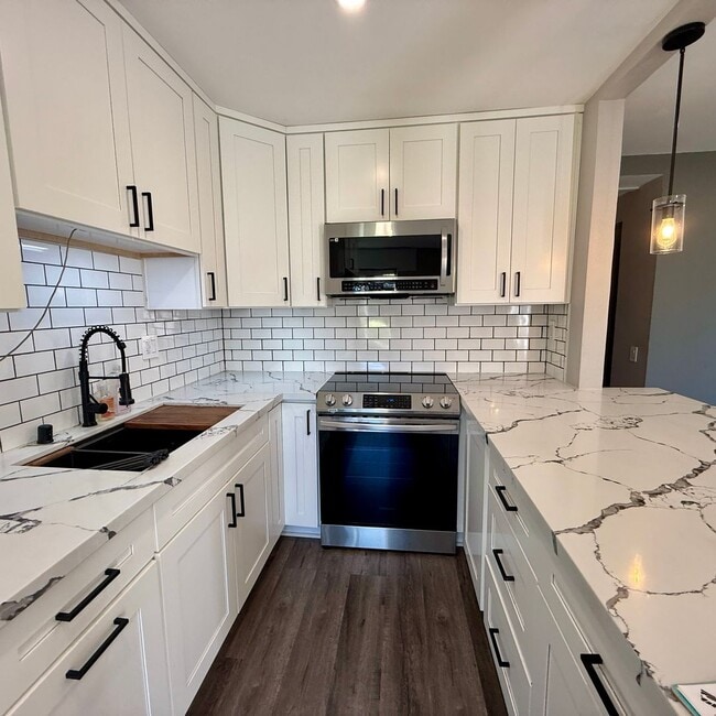 Building Photo - Stunning 2 bedroom, 1.5 bathrooms, 2 story townhouse for rent in Allure Condos in Serra Mesa!