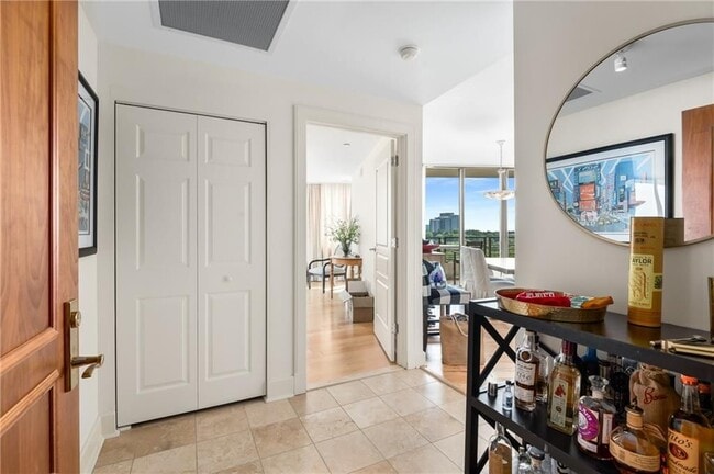 Building Photo - 700 Park Regency Pl NE