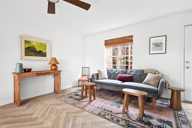 Photo - 1700 Houston St Unit 102