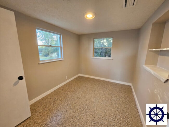 Photo - 257 Nelle Ave