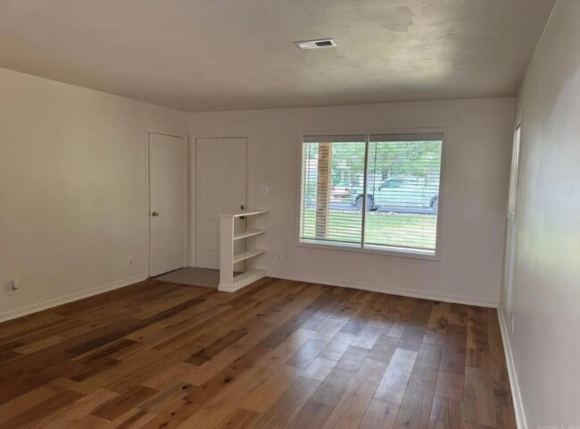 Photo - 128 Hiawatha Dr
