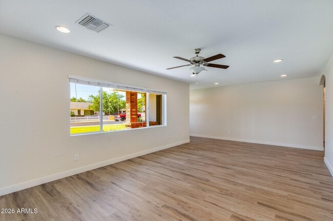 Photo - 5002 E Mitchell Dr