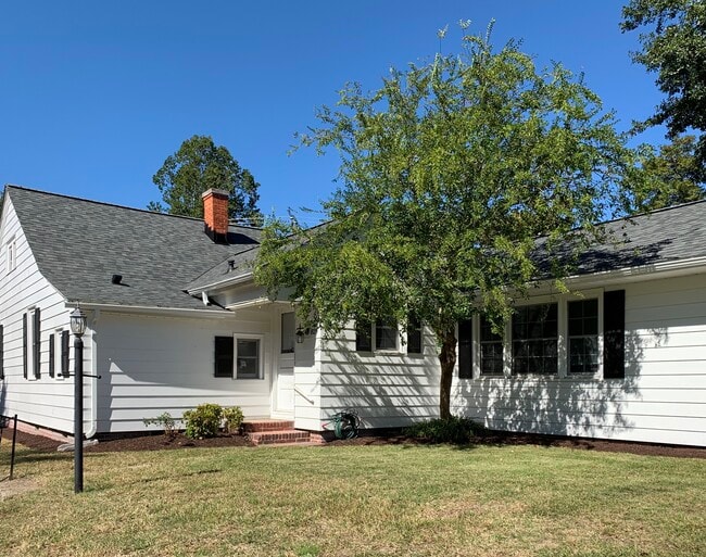 829 Riverside Rd