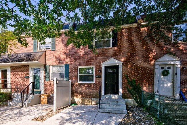 Building Photo - 53 Madison Dr