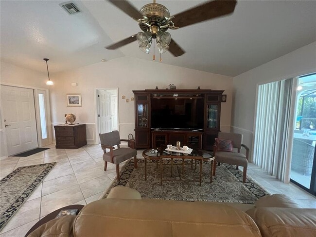 Photo - 3177 Clifford St