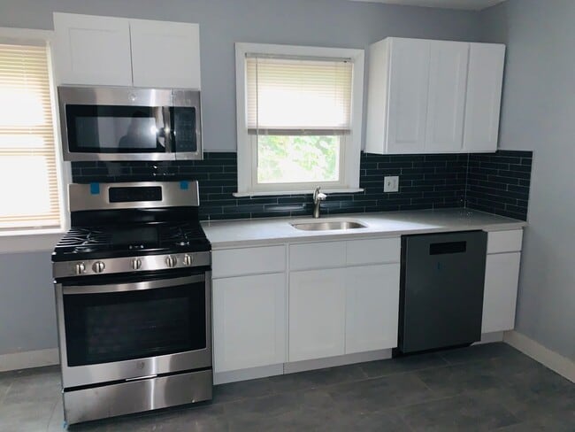 Building Photo - 62 Revere St Unit 2nd Fl