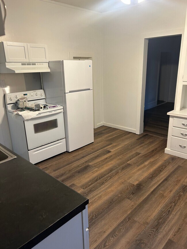 Photo - 415 4th Ave W