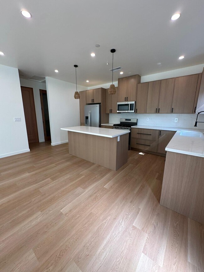 Building Photo - 21824 Cohasset St Rental