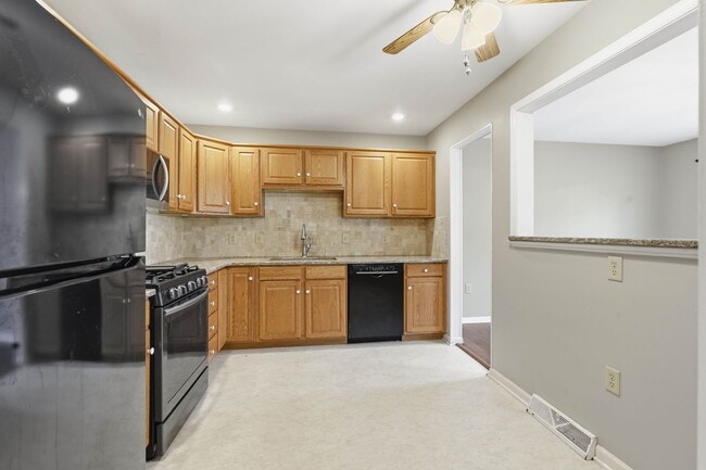 Photo - 472 Hillside Dr