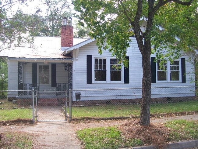 Building Photo - 214 3rd St Rental