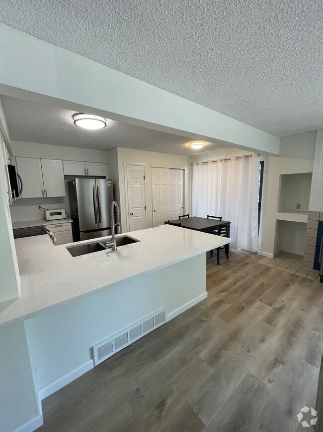 Building Photo - FULLY REMODELED 2 Bed 2 Bath  condominium ...