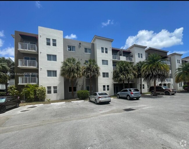 Building Photo - 11040 SW 196th St Unit 204 Rental