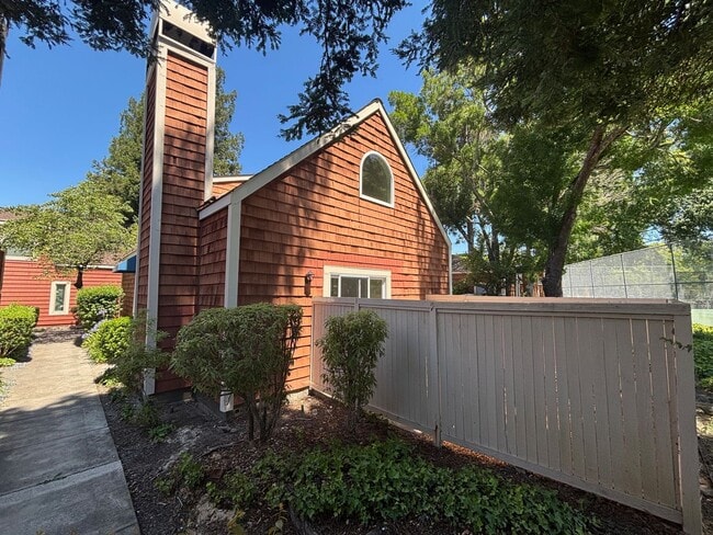 Building Photo - Updated 3 bedroom 2 bathroom Bennett Valle... Rental