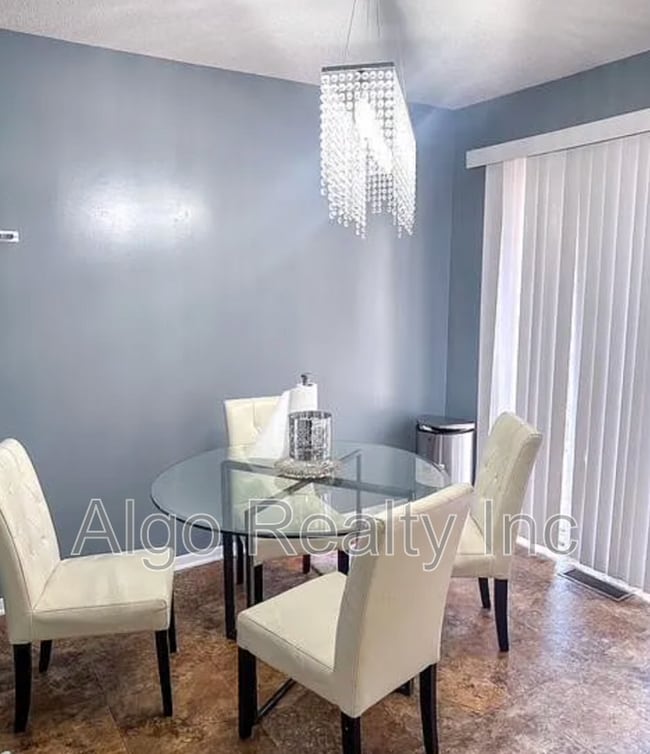 Photo - 8125 Georgia Ct N