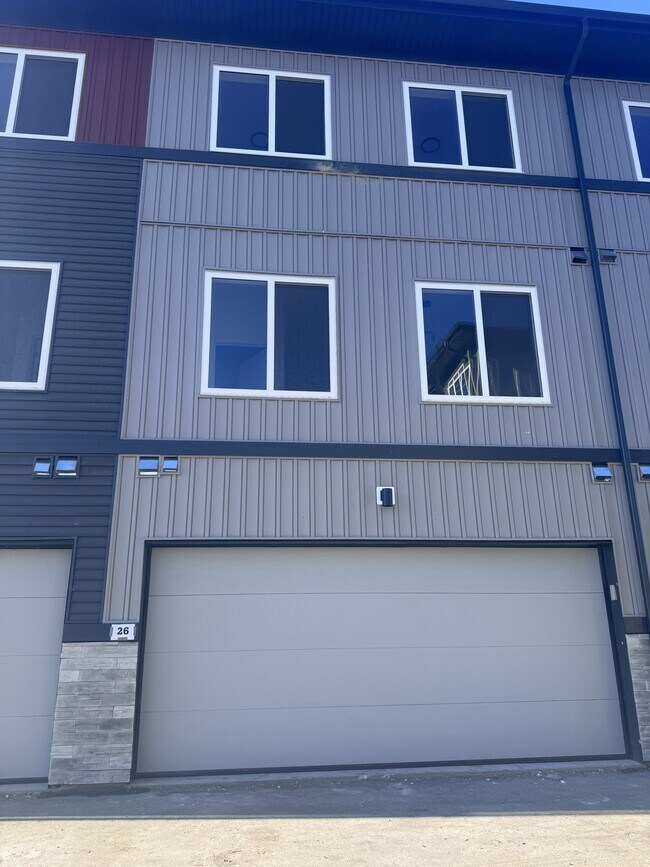 Photo - 18120-18128 28 Ave SW