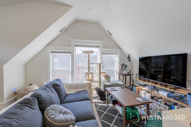 Photo - 1252 W Elmdale Ave Unit 3