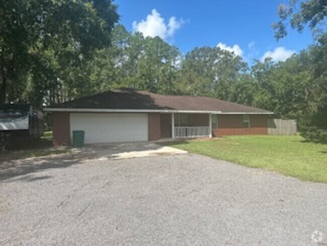 Building Photo - Sprawling Brick Ranch in Callahan Rental