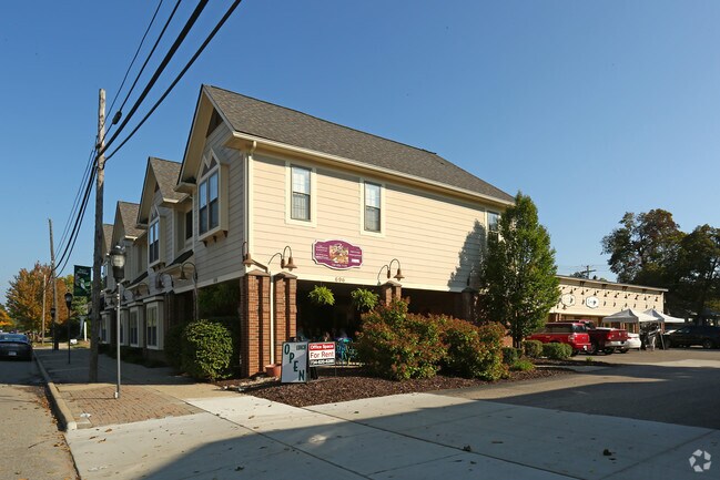 Photo - 696 N Mill St