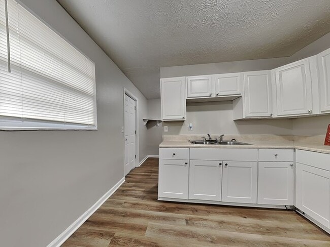 Photo - 2318 Burpee Dr W