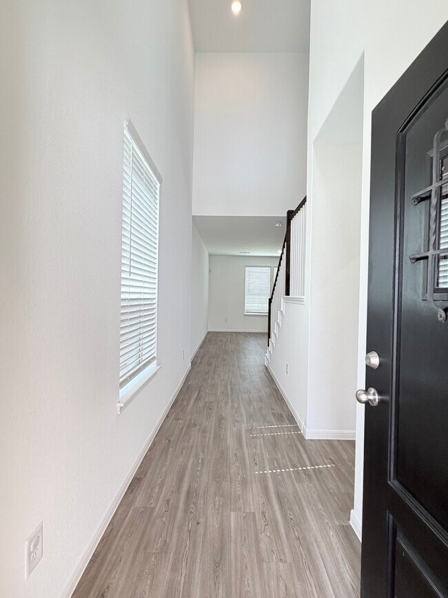 Photo - 1020 Laguna Cv Dr