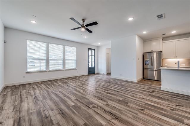 Photo - 8940 Samara St