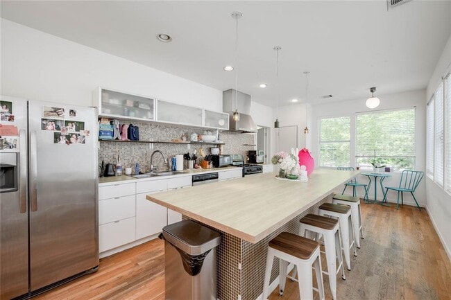 Photo - 708 E 45th St Unit 1