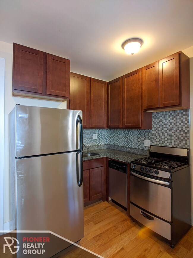Photo - 3732 N Pine Grove Ave
