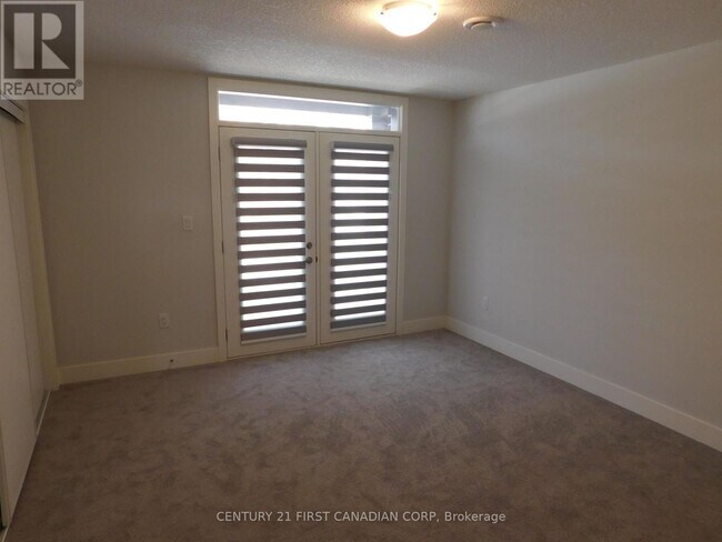 Photo - 530 Gatestone Rd