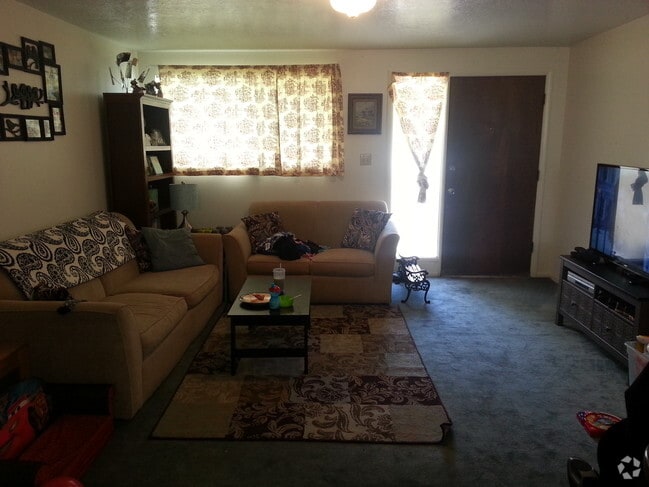 Building Photo - 211 Riverbend Rd Unit 2 Rental