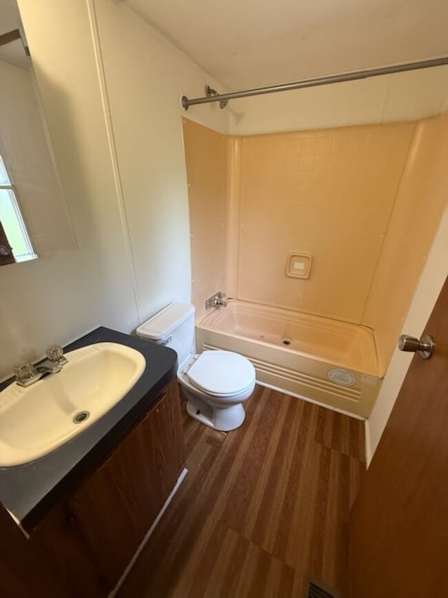 Photo - 1066 Worthville Rd Unidad 12 1066WO R