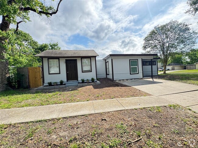 Building Photo - 1012 W Hart Ave Rental