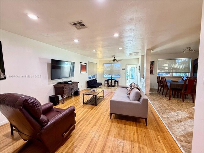 Photo - 45 SE 14th St Unit 1