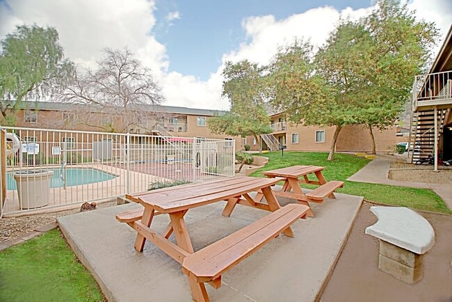Building Photo - Vista Village Rental
