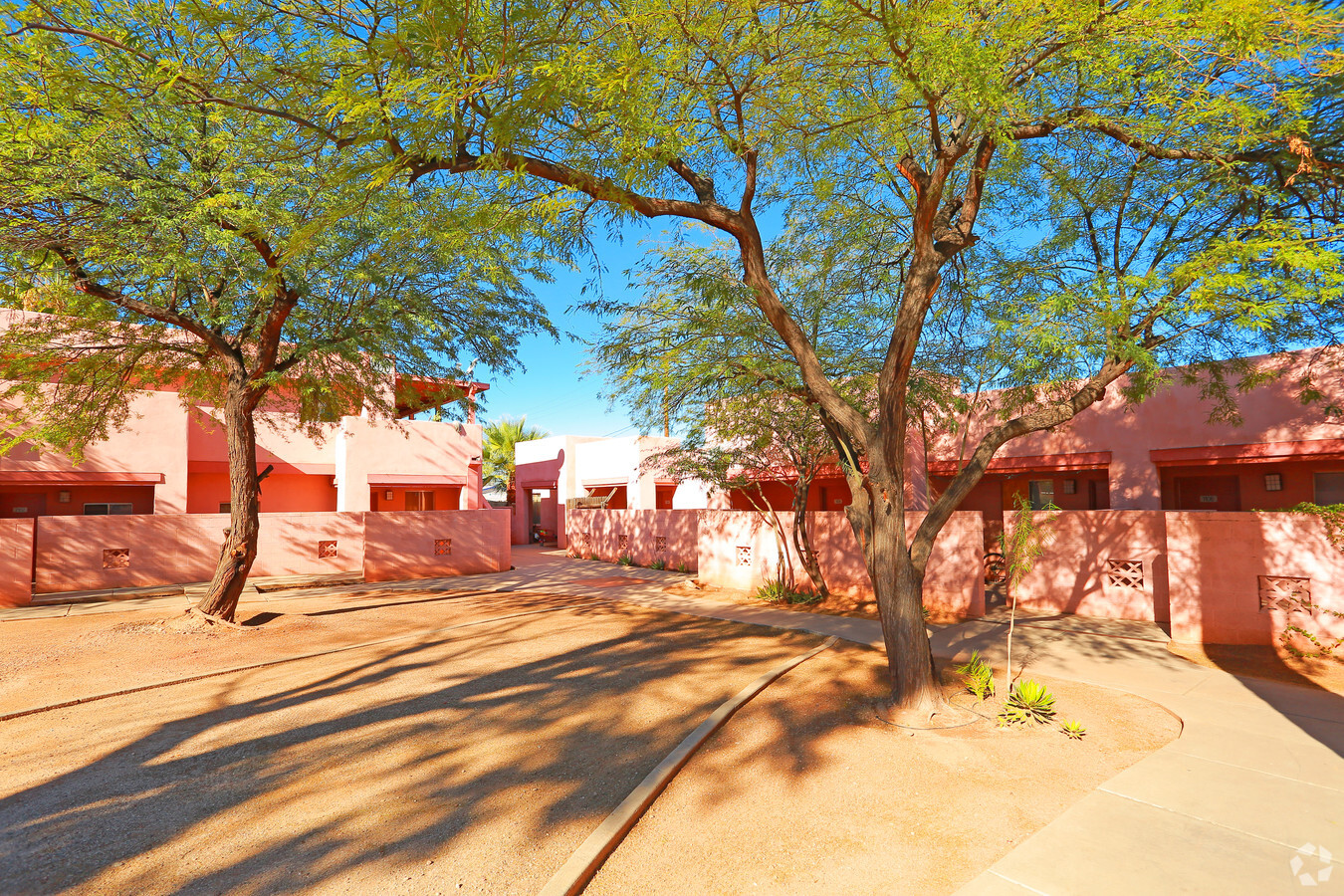 Sahuaro Apartments - Sahuaro Apartments