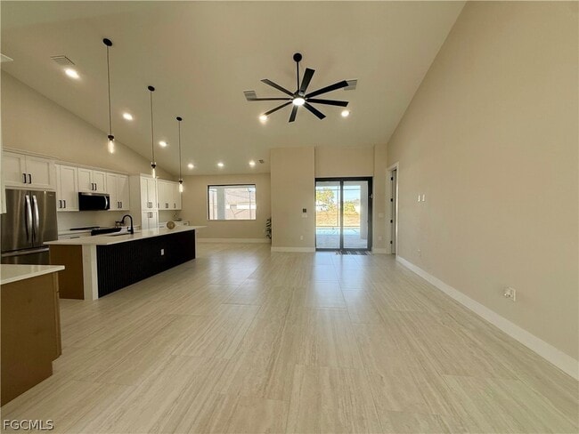 Photo - 102 NE 8th Pl