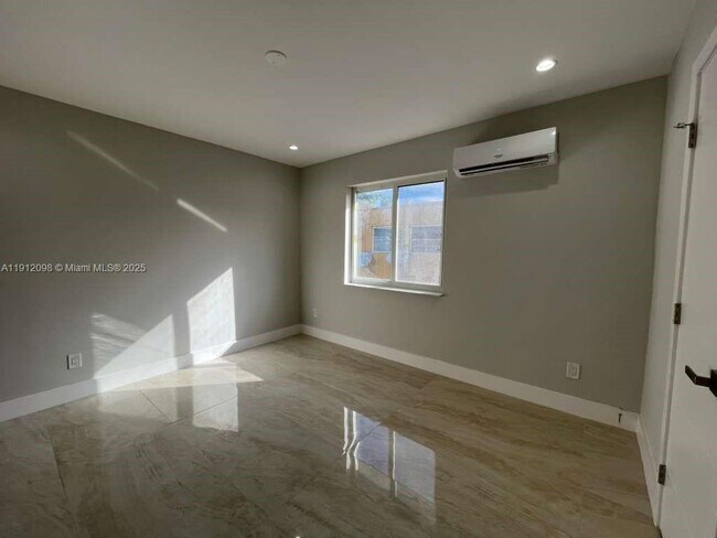 Photo - 1844 NW 19th St Unit 5